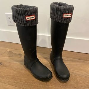 Hunter Matte Black Tall Rain Boots size 8 & Grey Knit Hunter Socks